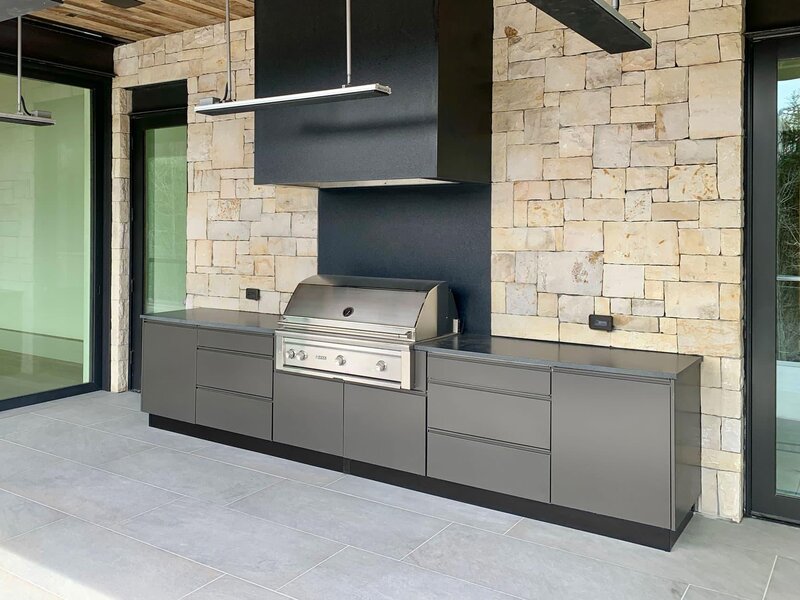 Danver / Brown Jordan stainless outdoor kitchen island with built-in grill — view 3